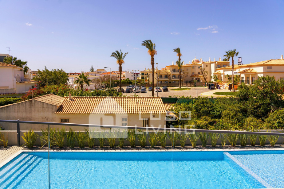 Fantastic 2 Bedroom apartment 5 min walking from Olhos de Água beach